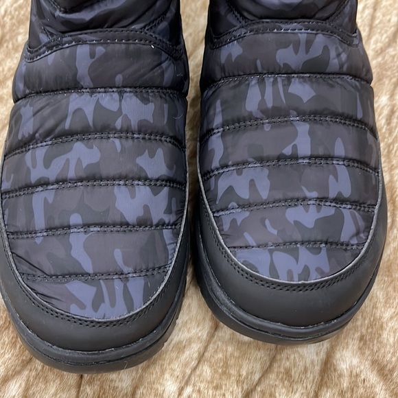 Ryka Suzy Black Camo Water Repellent Boots 8 - Picture 4 of 7